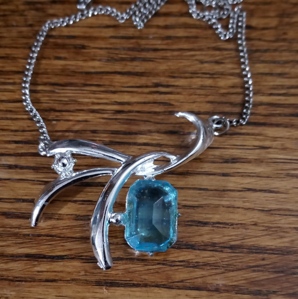 **Silver Tone & Blue Necklace